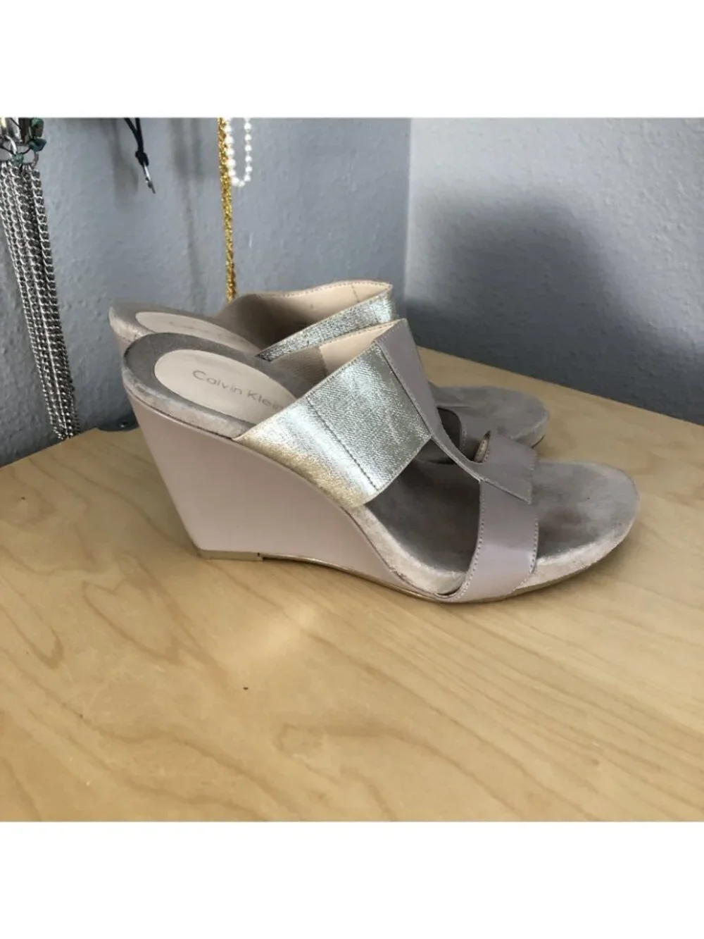 Calvin Klein Ondreah Women’s 8.5 Tan Gold Suede  Slip-On Wedge Sandals Shoes